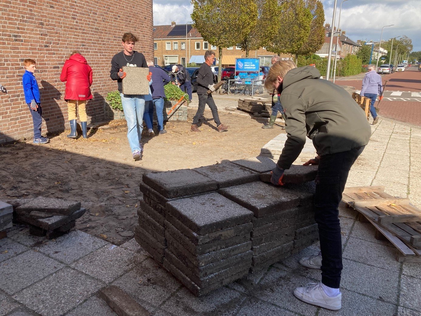 tegelwippen rondom de Open Hof