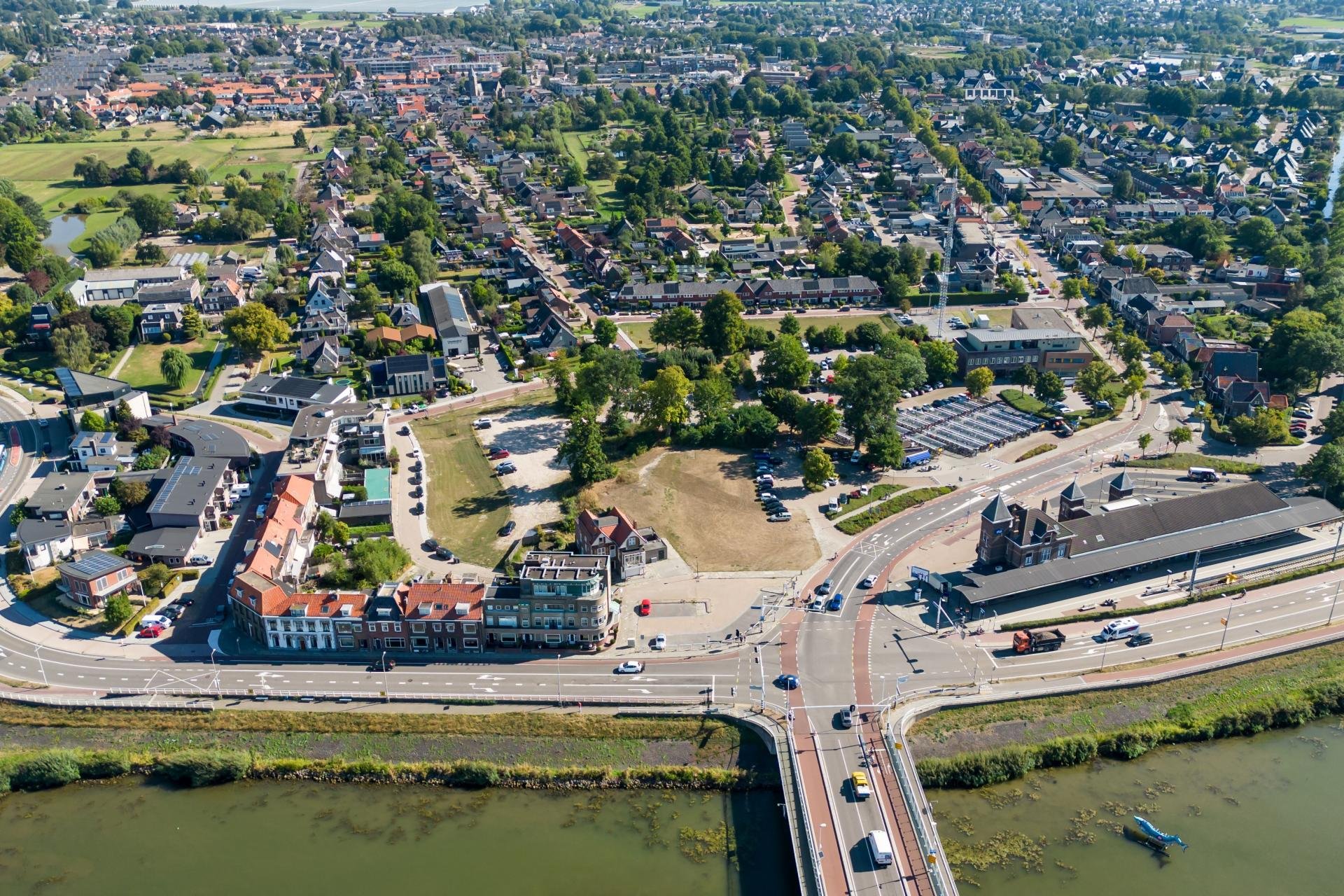 Dronefoto Schans Buitenwacht vanaf Stadsbrug Kampen zijde